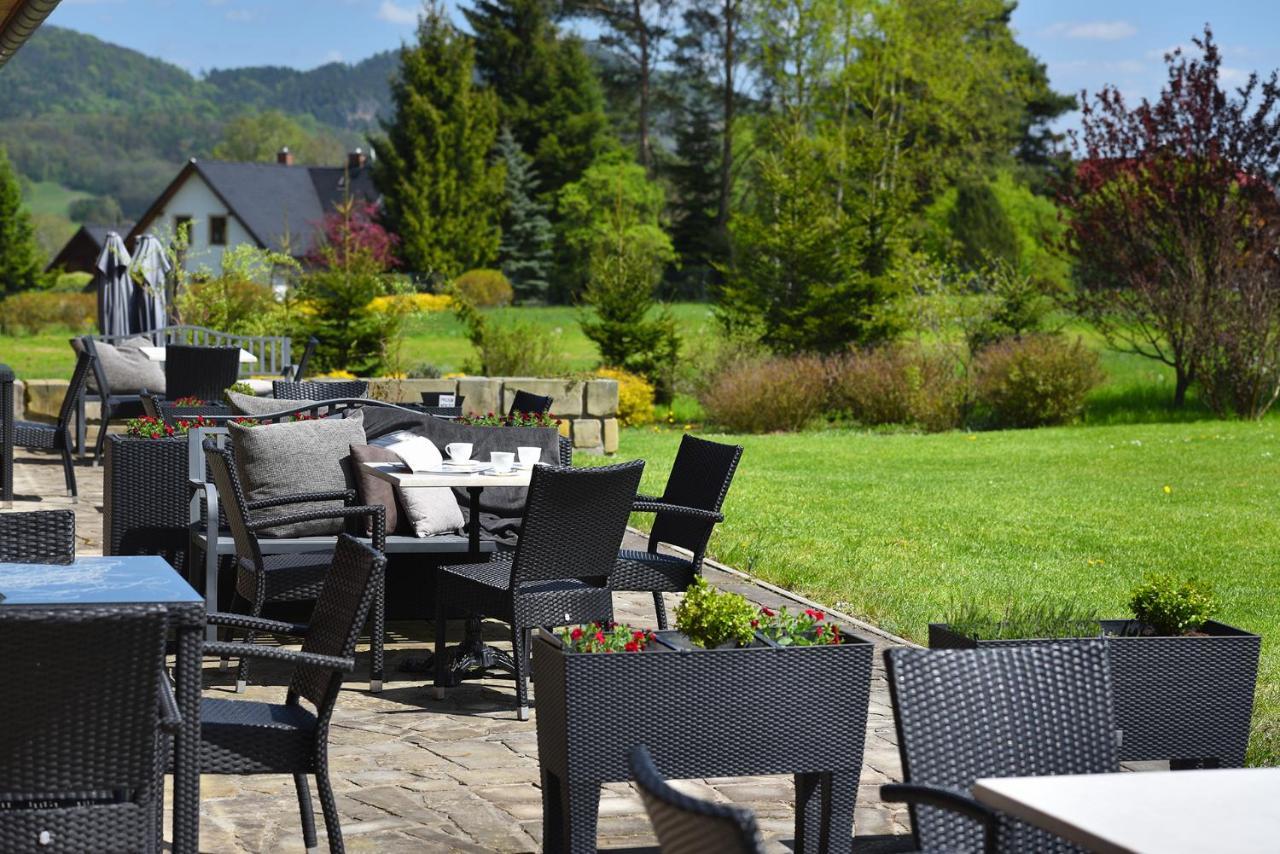Hotel Rezidence Pihel à Nový Bor Extérieur photo