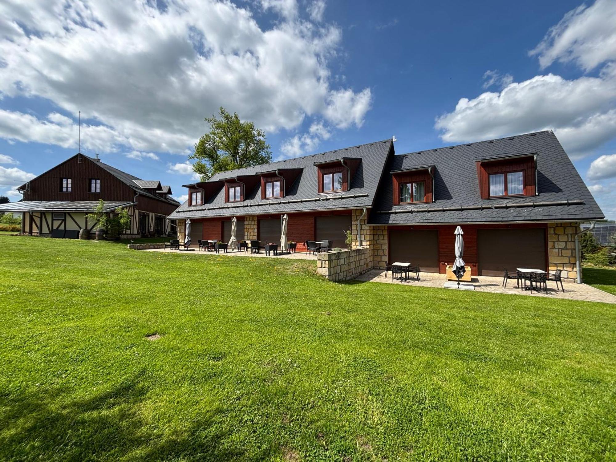 Hotel Rezidence Pihel à Nový Bor Extérieur photo